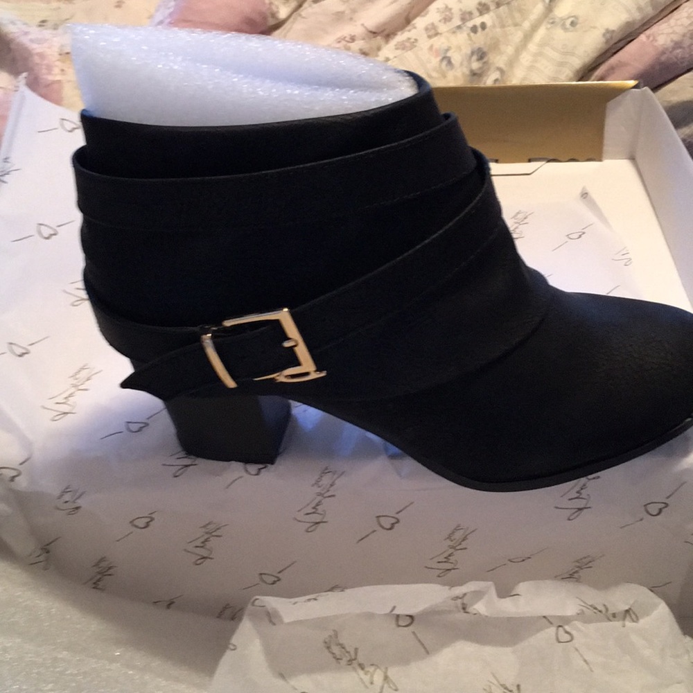 Brand new size 6.5 short black booty, super cute!